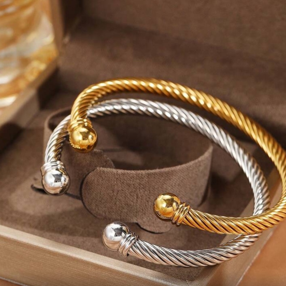 NEW!SILVER TWISTED CUFF BRACELET